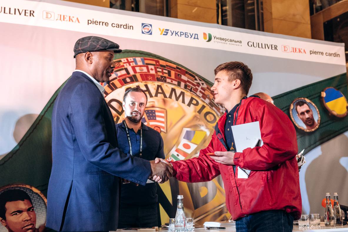 Зустріч з легендами світового боксу — Холіфілдом, Льюїсом та Кличком image-74