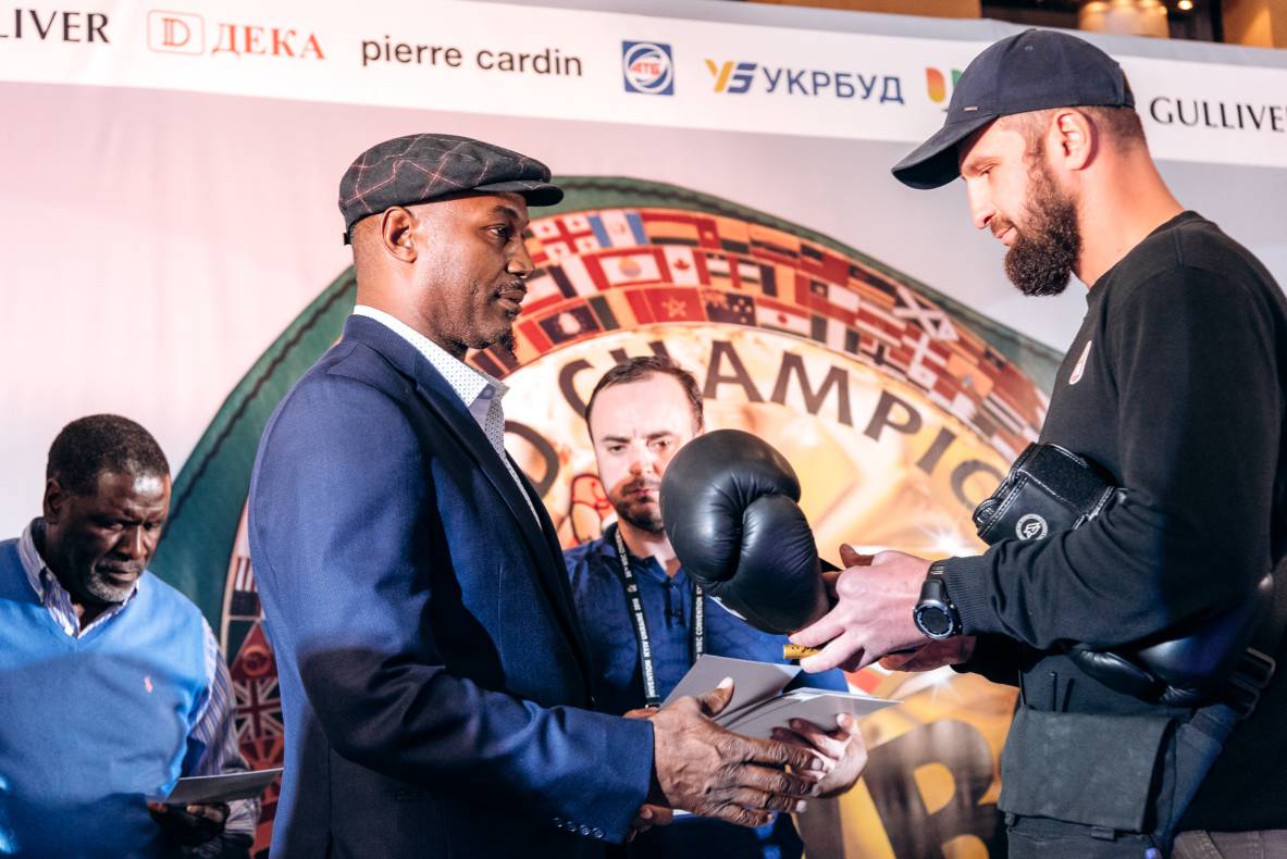 Зустріч з легендами світового боксу — Холіфілдом, Льюїсом та Кличком image-76