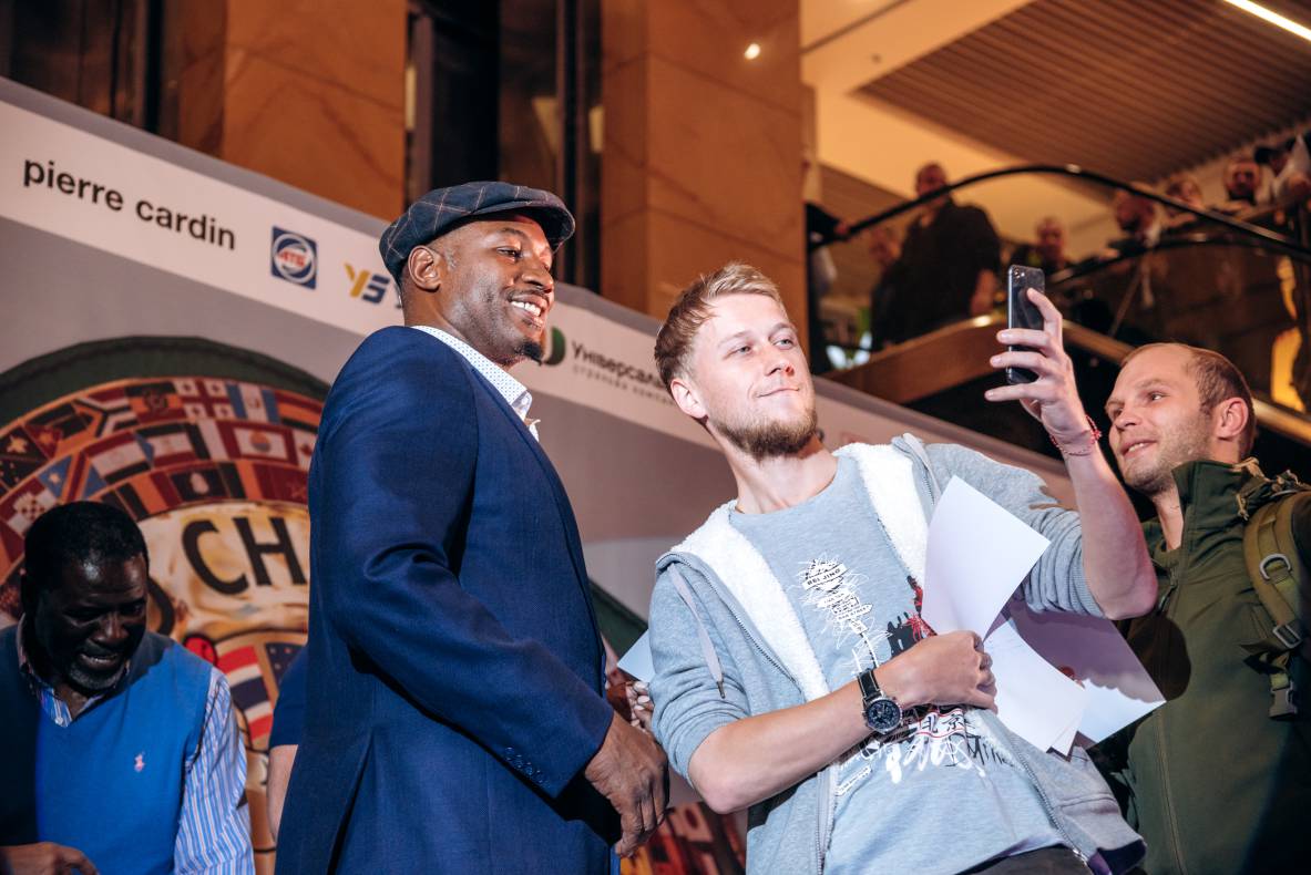 Зустріч з легендами світового боксу — Холіфілдом, Льюїсом та Кличком image-79