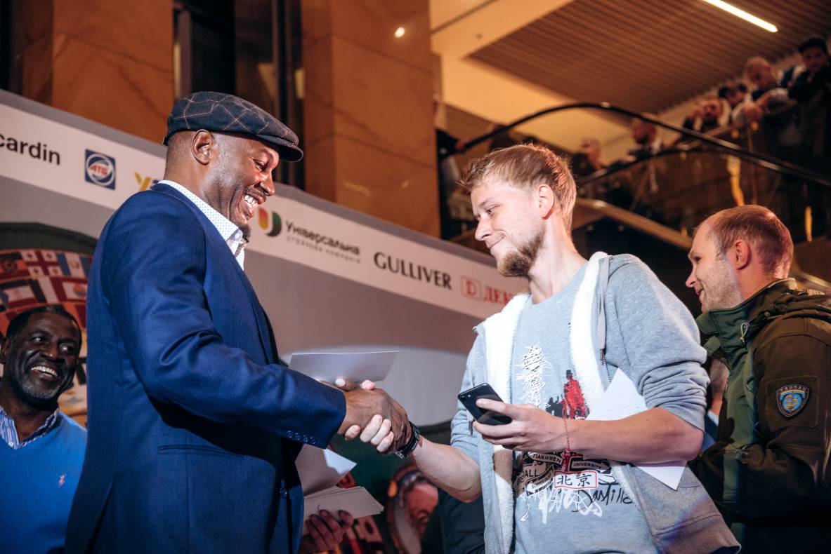 Зустріч з легендами світового боксу — Холіфілдом, Льюїсом та Кличком image-78