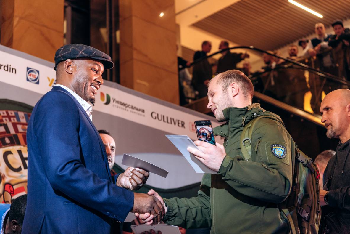 Зустріч з легендами світового боксу — Холіфілдом, Льюїсом та Кличком image-80