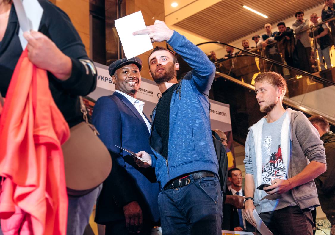 Зустріч з легендами світового боксу — Холіфілдом, Льюїсом та Кличком image-81