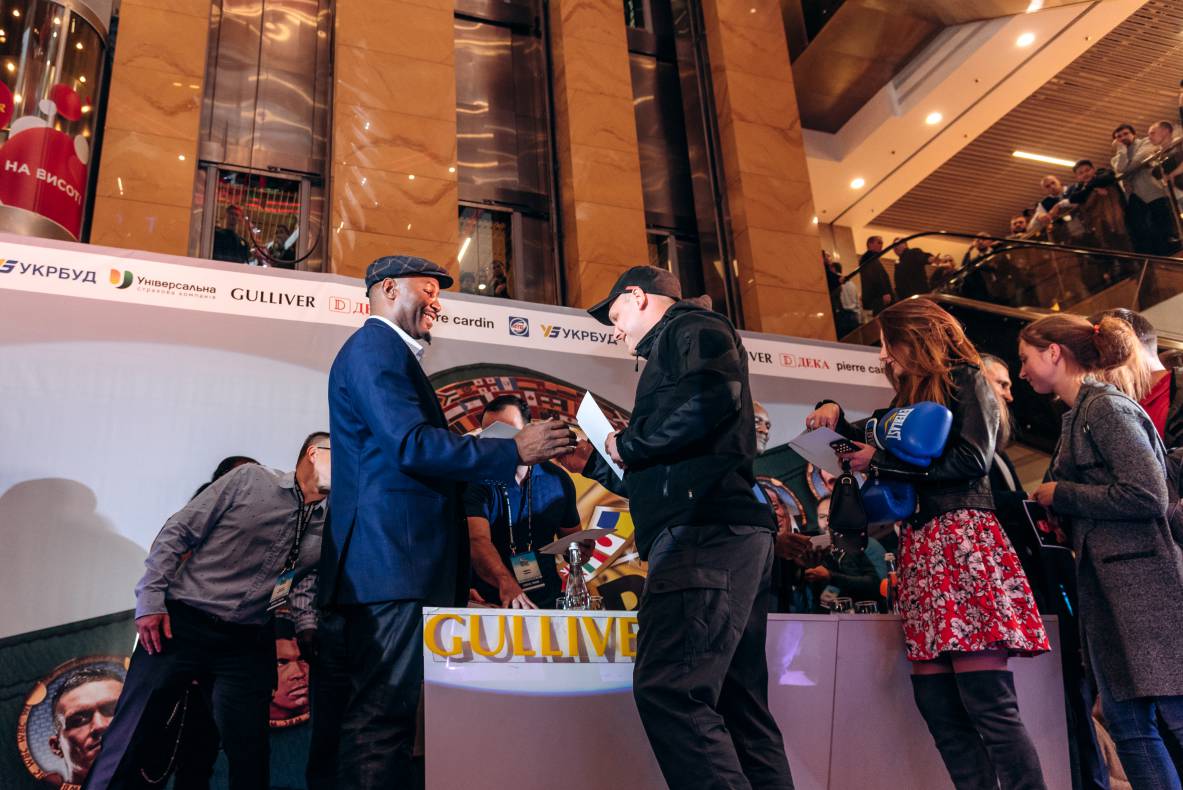 Зустріч з легендами світового боксу — Холіфілдом, Льюїсом та Кличком image-84