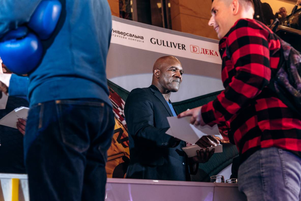 Зустріч з легендами світового боксу — Холіфілдом, Льюїсом та Кличком image-85