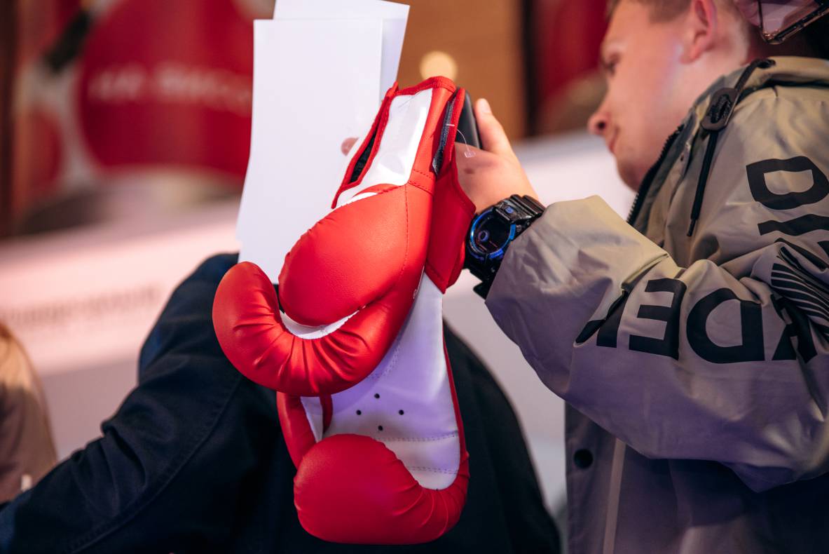 Зустріч з легендами світового боксу — Холіфілдом, Льюїсом та Кличком image-95