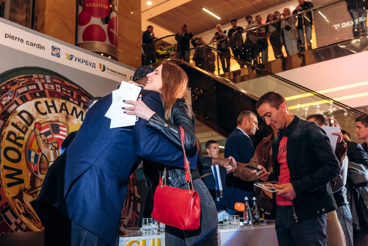 Зустріч з легендами світового боксу — Холіфілдом, Льюїсом та Кличком image-98