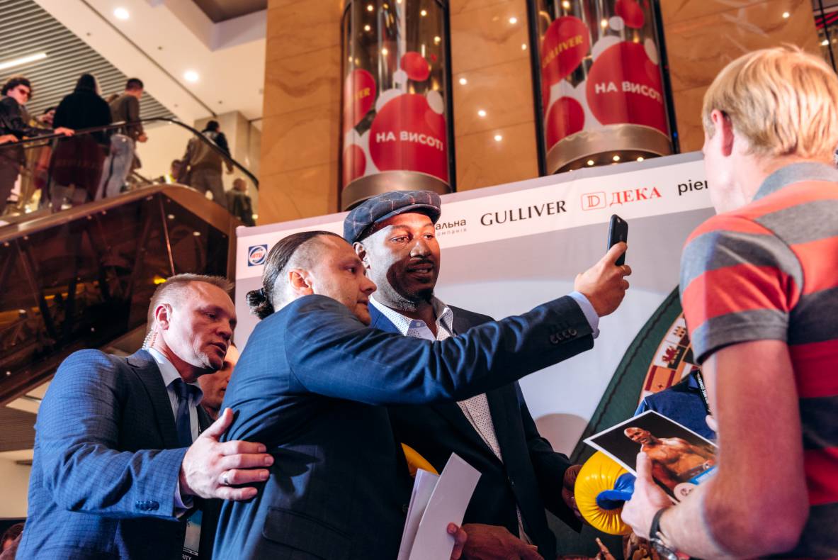 Зустріч з легендами світового боксу — Холіфілдом, Льюїсом та Кличком image-103