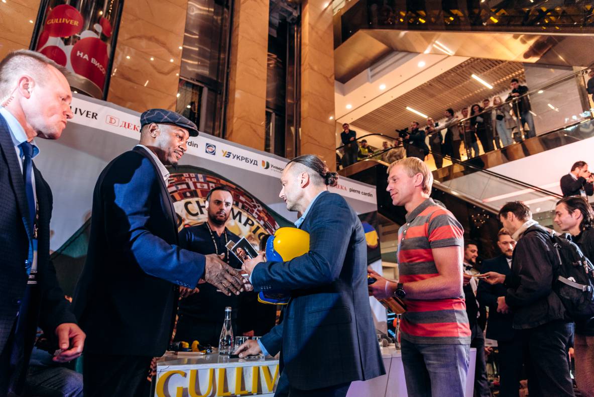 Зустріч з легендами світового боксу — Холіфілдом, Льюїсом та Кличком image-104