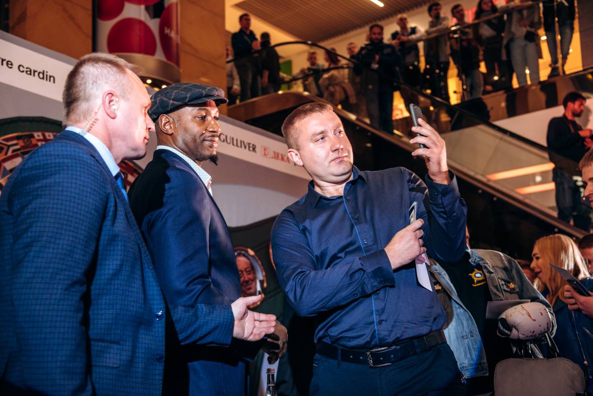 Зустріч з легендами світового боксу — Холіфілдом, Льюїсом та Кличком image-106