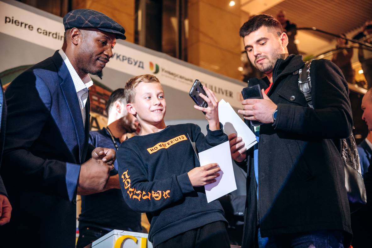 Зустріч з легендами світового боксу — Холіфілдом, Льюїсом та Кличком image-108