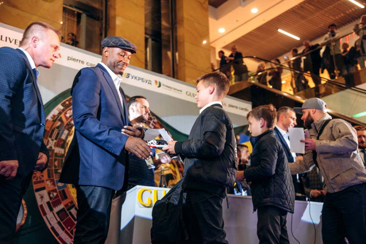 Зустріч з легендами світового боксу — Холіфілдом, Льюїсом та Кличком image-109