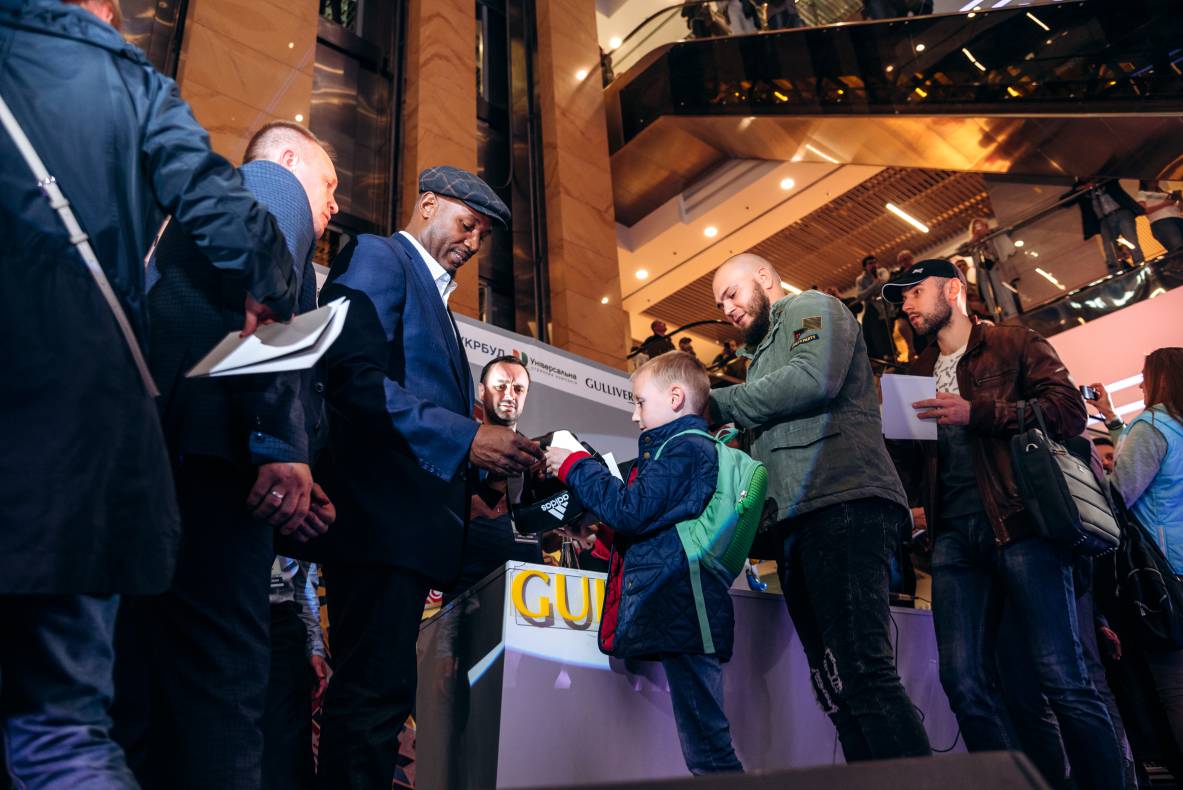 Зустріч з легендами світового боксу — Холіфілдом, Льюїсом та Кличком image-110