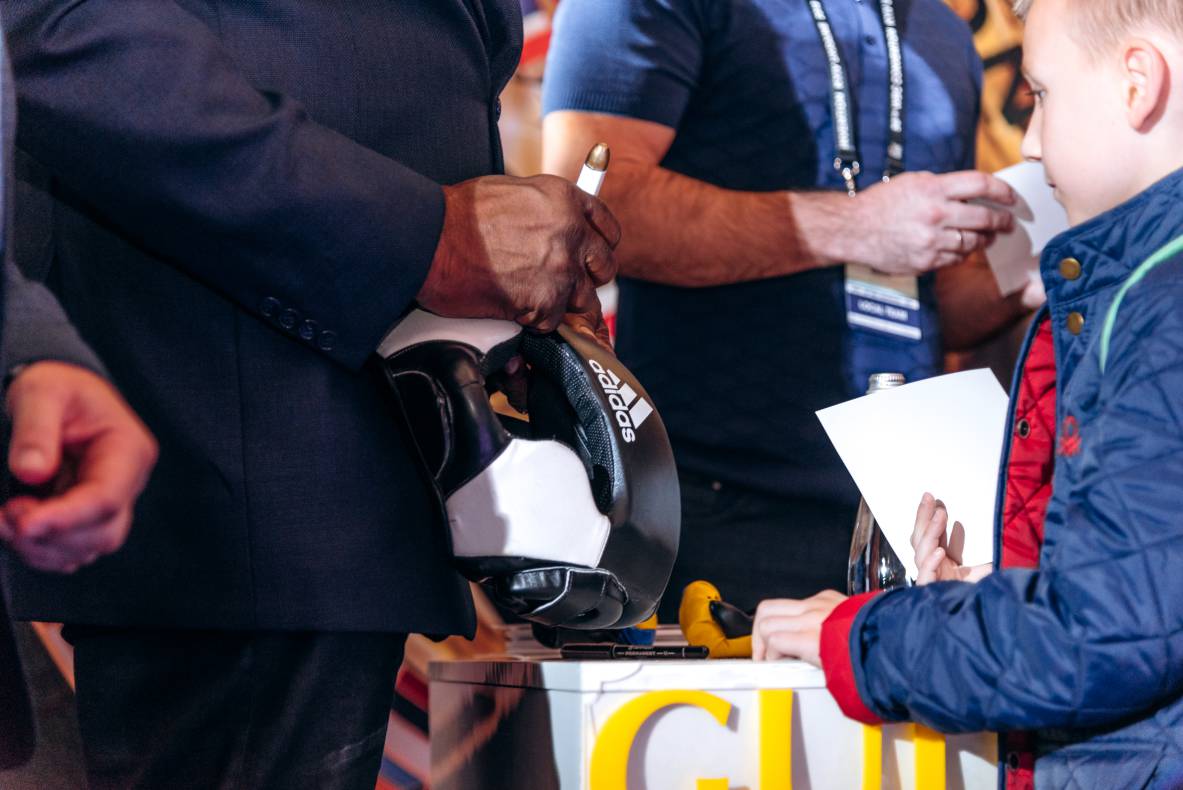 Зустріч з легендами світового боксу — Холіфілдом, Льюїсом та Кличком image-114