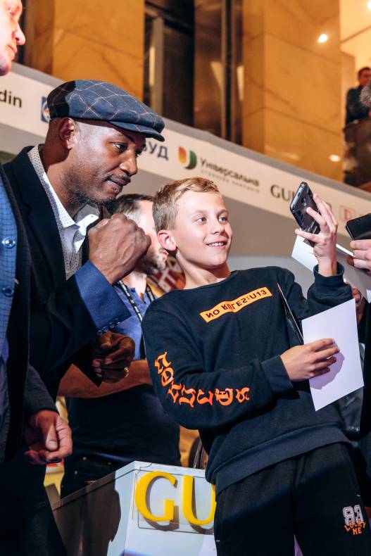 Зустріч з легендами світового боксу — Холіфілдом, Льюїсом та Кличком image-126