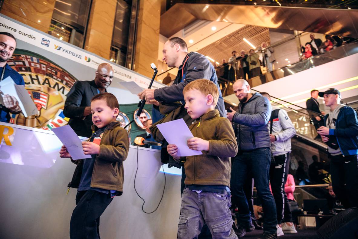 Зустріч з легендами світового боксу — Холіфілдом, Льюїсом та Кличком image-132