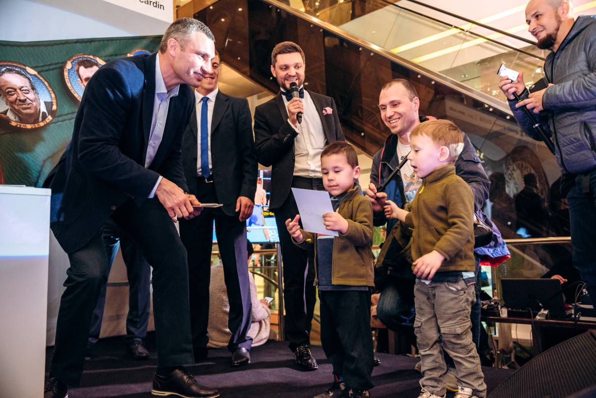 Зустріч з легендами світового боксу — Холіфілдом, Льюїсом та Кличком image-134