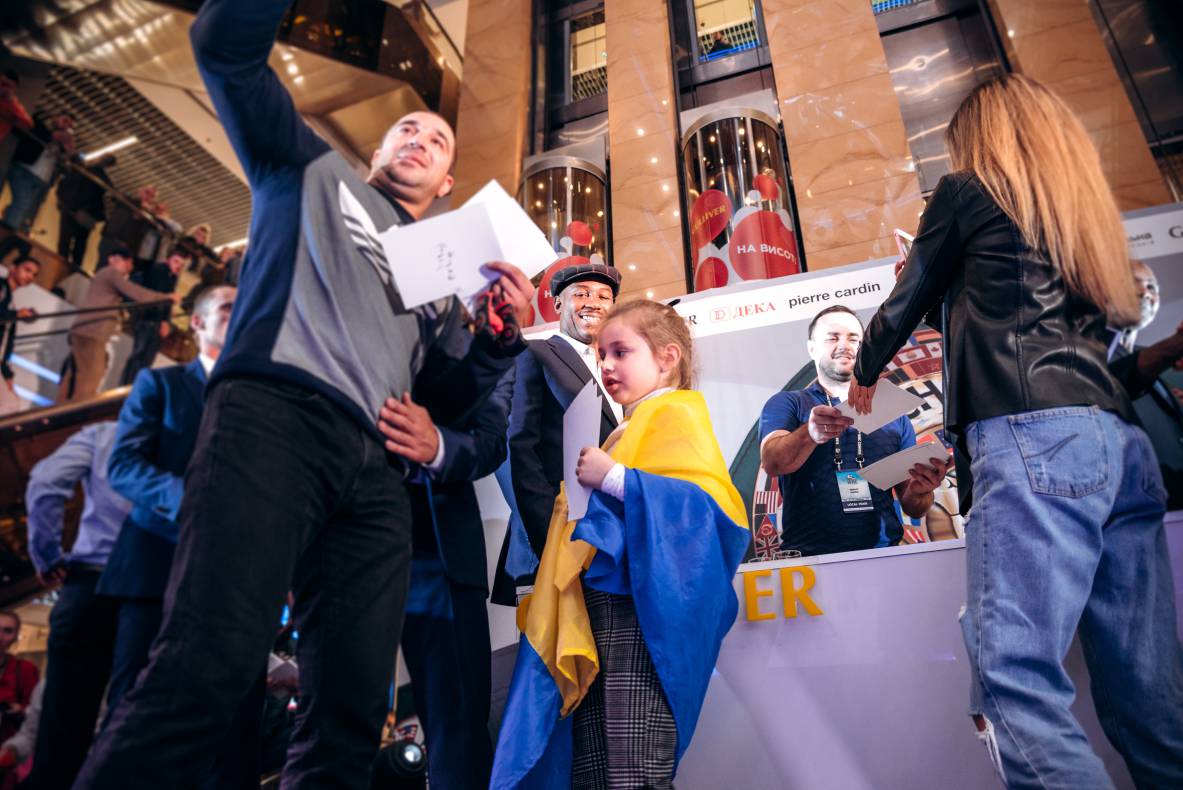 Зустріч з легендами світового боксу — Холіфілдом, Льюїсом та Кличком image-137