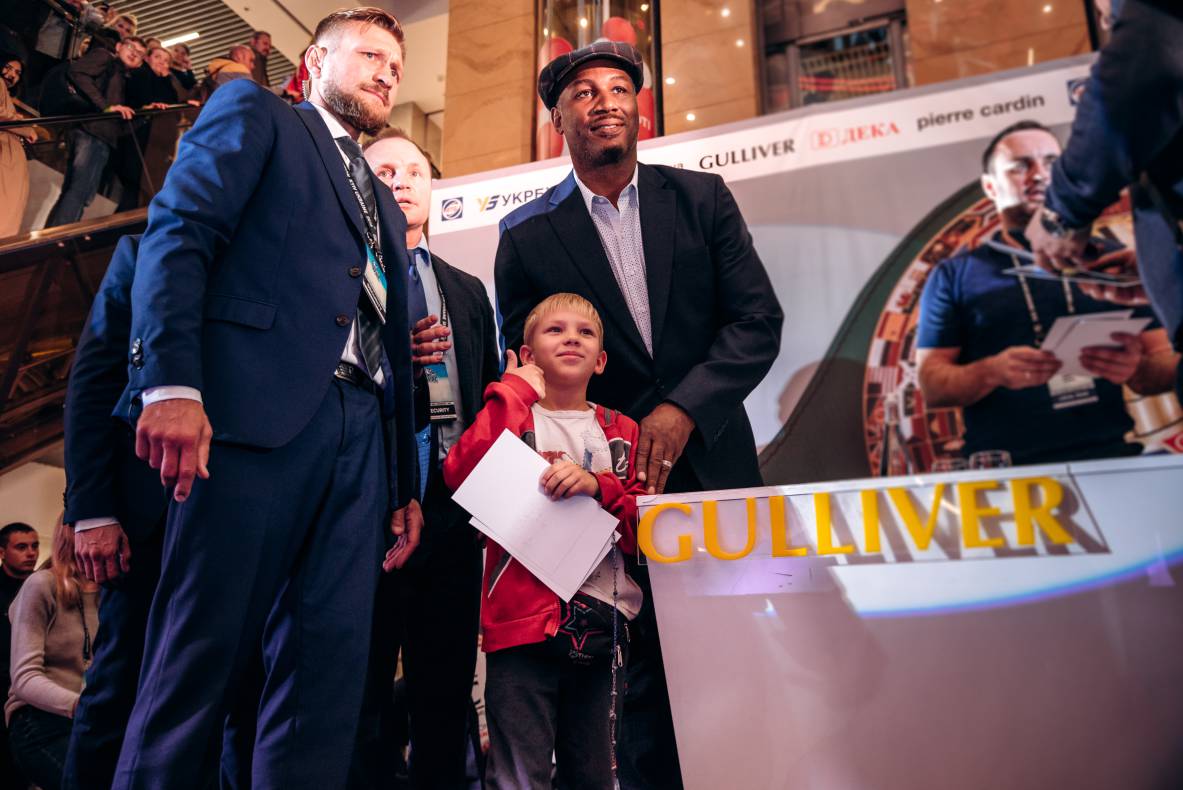 Зустріч з легендами світового боксу — Холіфілдом, Льюїсом та Кличком image-139