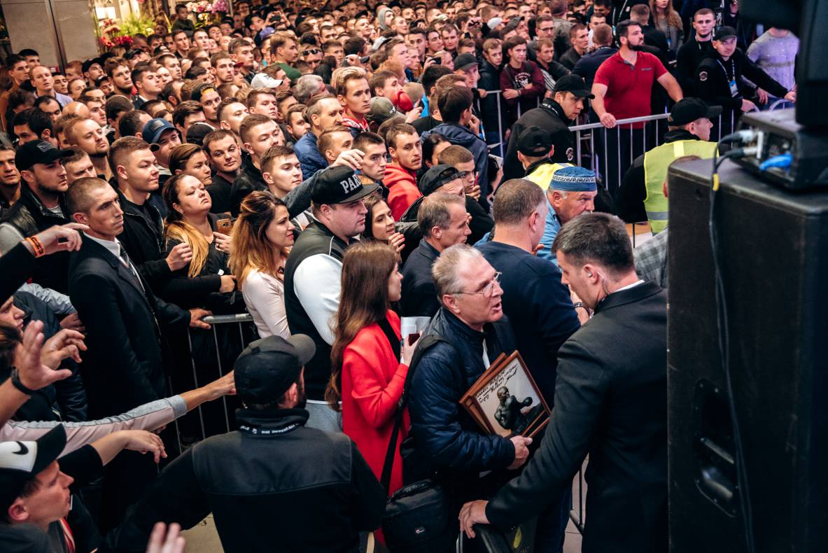 Зустріч з легендами світового боксу — Холіфілдом, Льюїсом та Кличком image-153