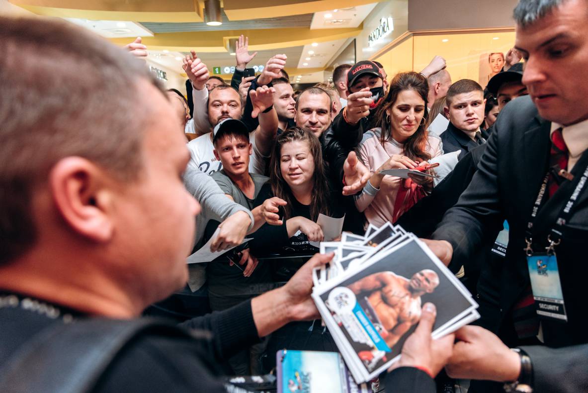 Зустріч з легендами світового боксу — Холіфілдом, Льюїсом та Кличком image-166