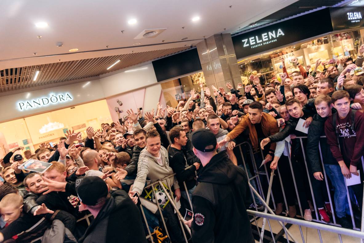 Зустріч з легендами світового боксу — Холіфілдом, Льюїсом та Кличком image-180
