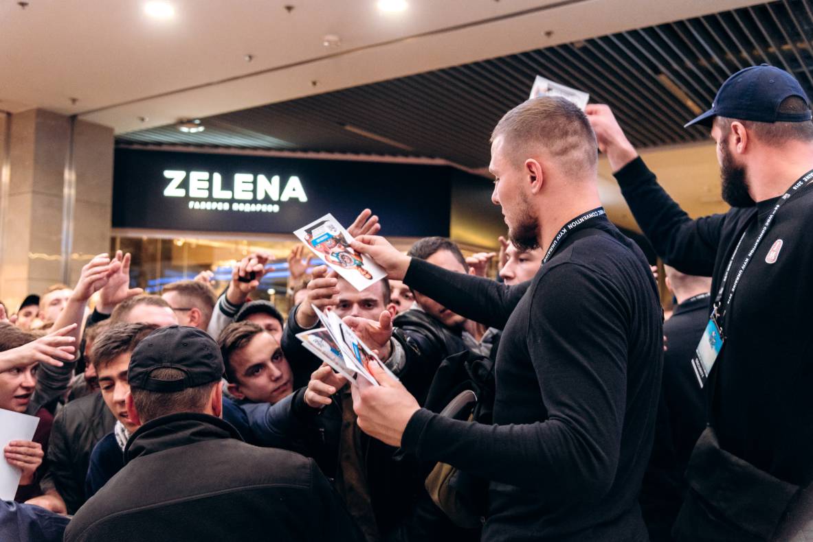 Зустріч з легендами світового боксу — Холіфілдом, Льюїсом та Кличком image-193