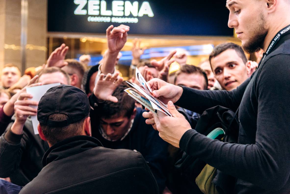 Зустріч з легендами світового боксу — Холіфілдом, Льюїсом та Кличком image-198