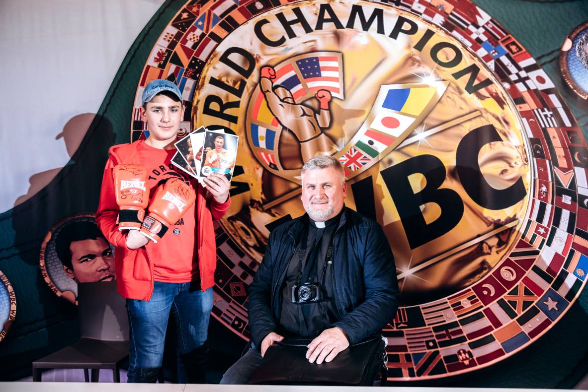 Зустріч з легендами світового боксу — Холіфілдом, Льюїсом та Кличком image-203