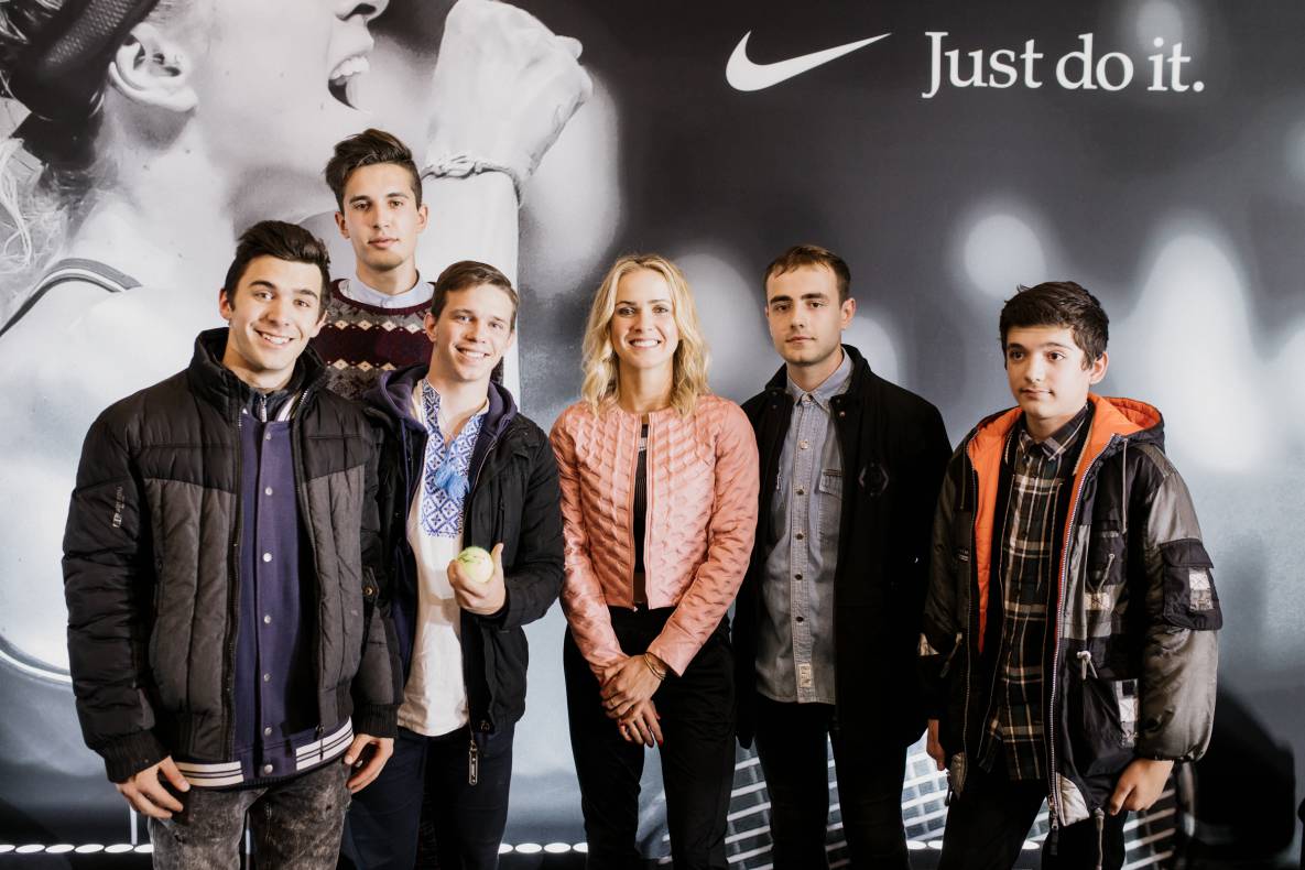 Відкрита зустріч з Еліною Світоліною у ТРЦ Gulliver image-52