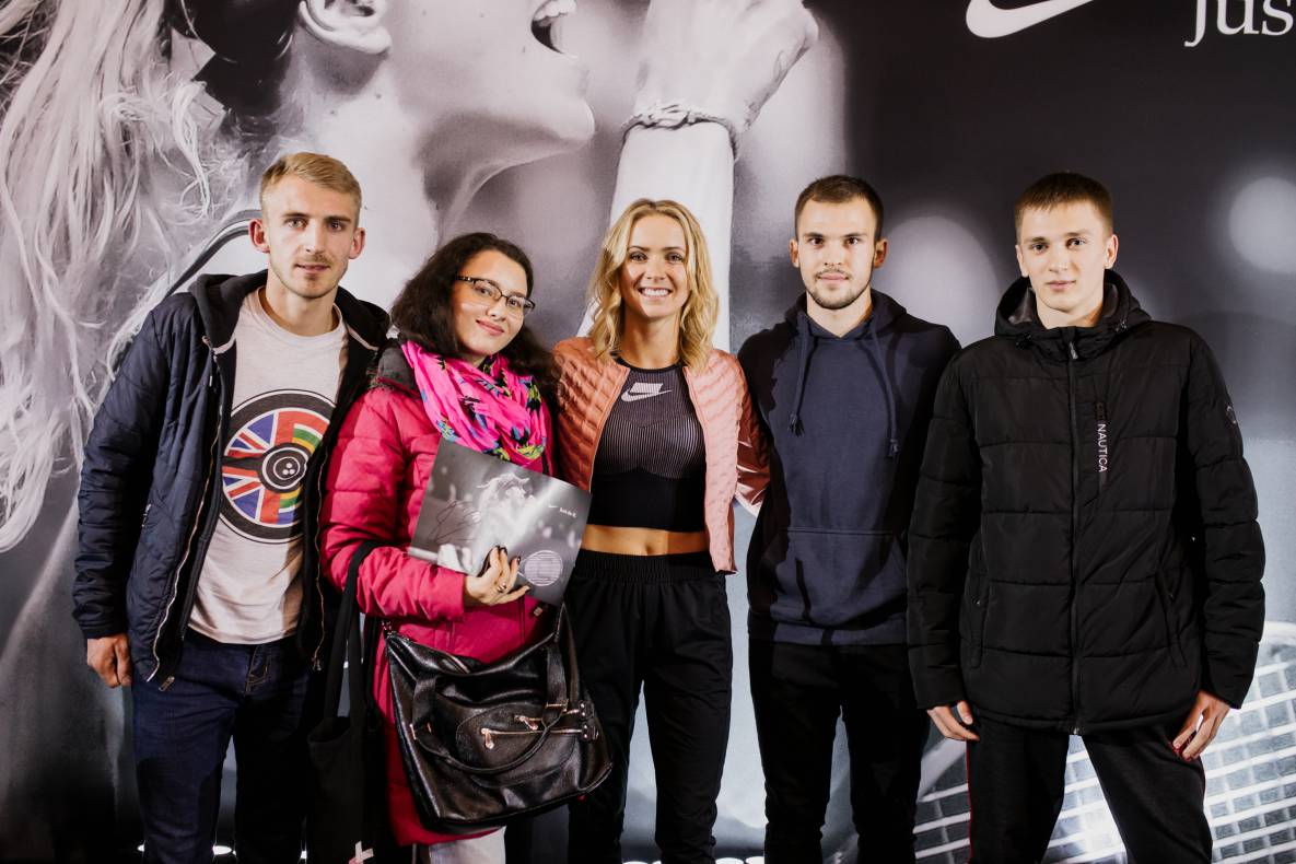 Відкрита зустріч з Еліною Світоліною у ТРЦ Gulliver image-78