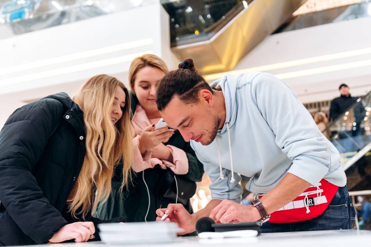 Автограф-сесія с Женею Синельниковим image-73