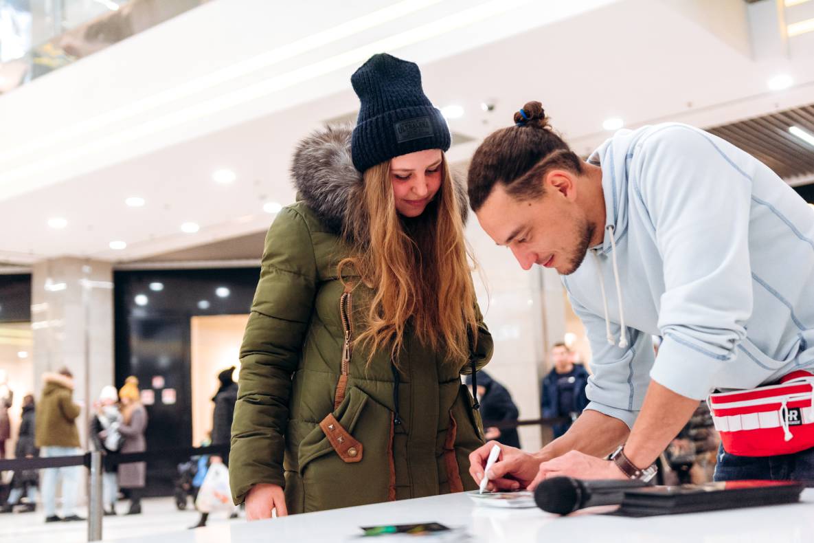 Автограф-сесія с Женею Синельниковим image-85