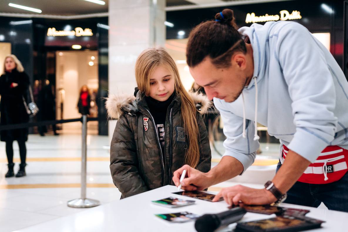 Автограф-сесія с Женею Синельниковим image-126