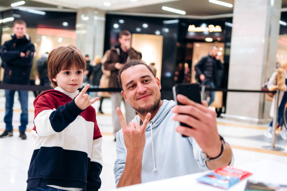 Автограф-сесія с Женею Синельниковим image-146