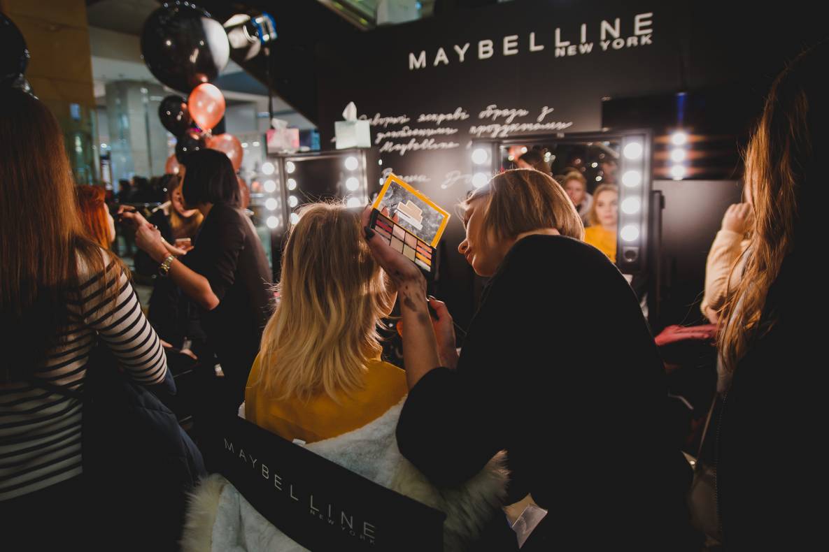 Presentation of the limited edition Maybelline NY collection from DoDo image-2