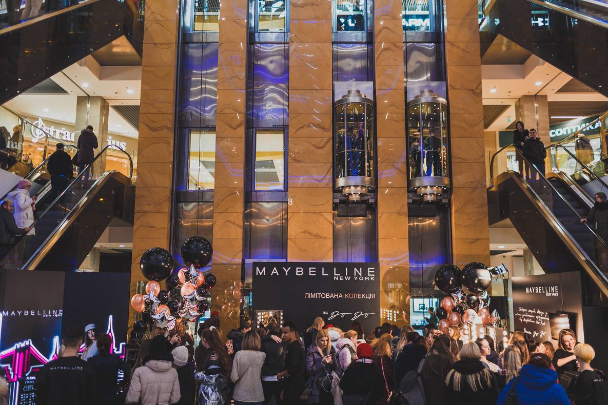 Presentation of the limited edition Maybelline NY collection from DoDo image-7