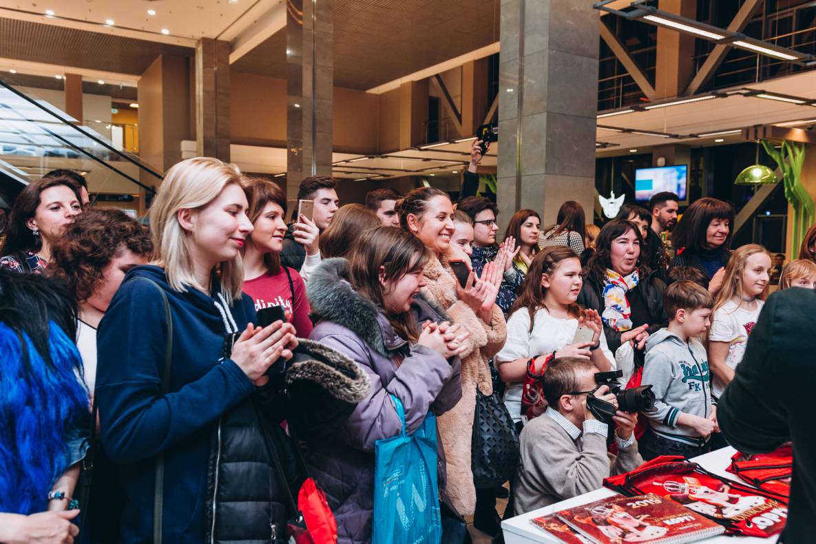 Автограф-сесія з Олександром Педаном "Коргі" image-171