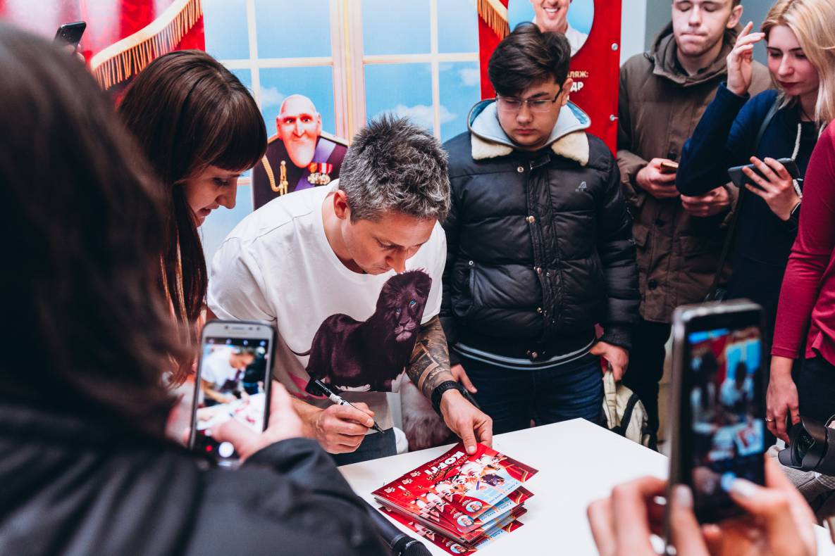 Автограф-сесія з Олександром Педаном "Коргі" image-181