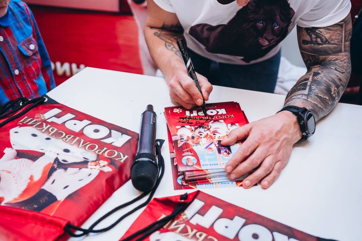 Автограф-сесія з Олександром Педаном "Коргі" image-191