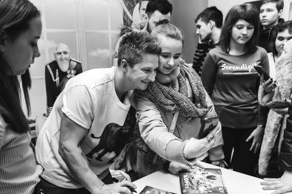 Автограф-сесія з Олександром Педаном "Коргі" image-194