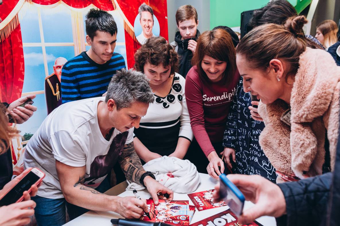 Автограф-сесія з Олександром Педаном "Коргі" image-204