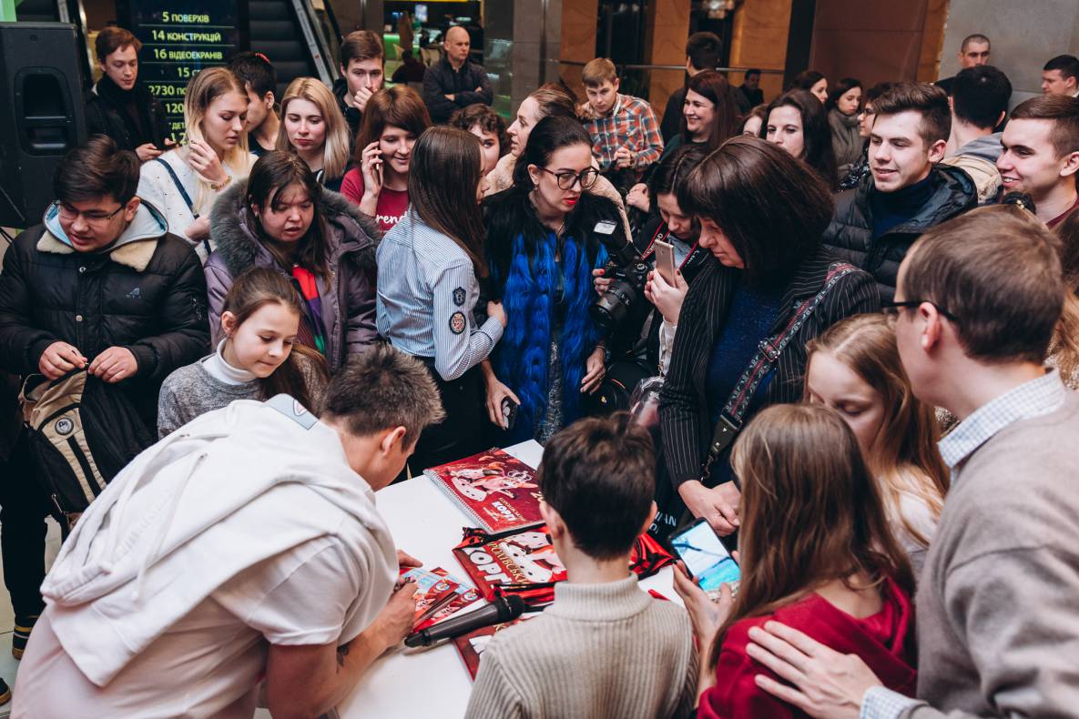 Автограф-сесія з Олександром Педаном "Коргі" image-78