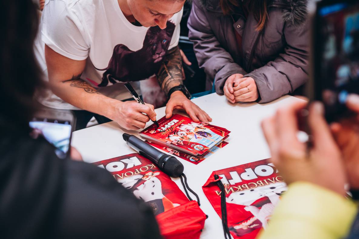 Автограф-сесія з Олександром Педаном "Коргі" image-81