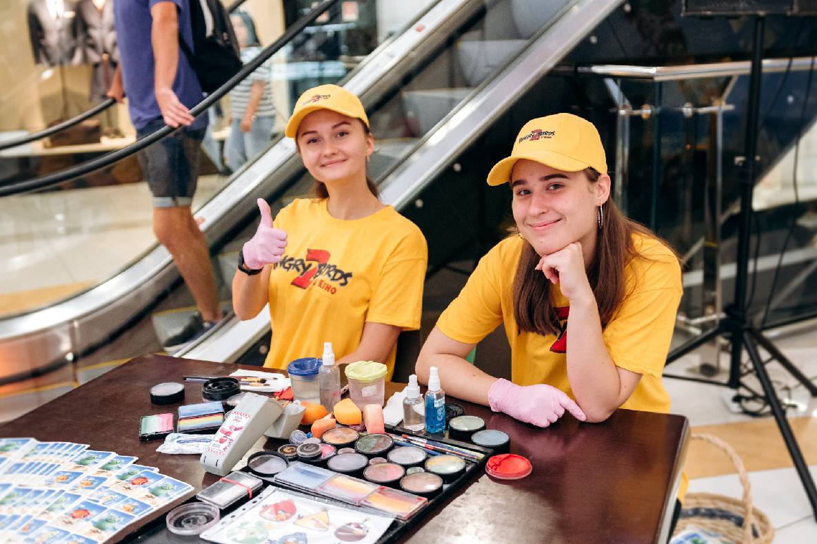 Sonia Plakdyuk&#039;s autograph session — Angry Birds 2 image-5