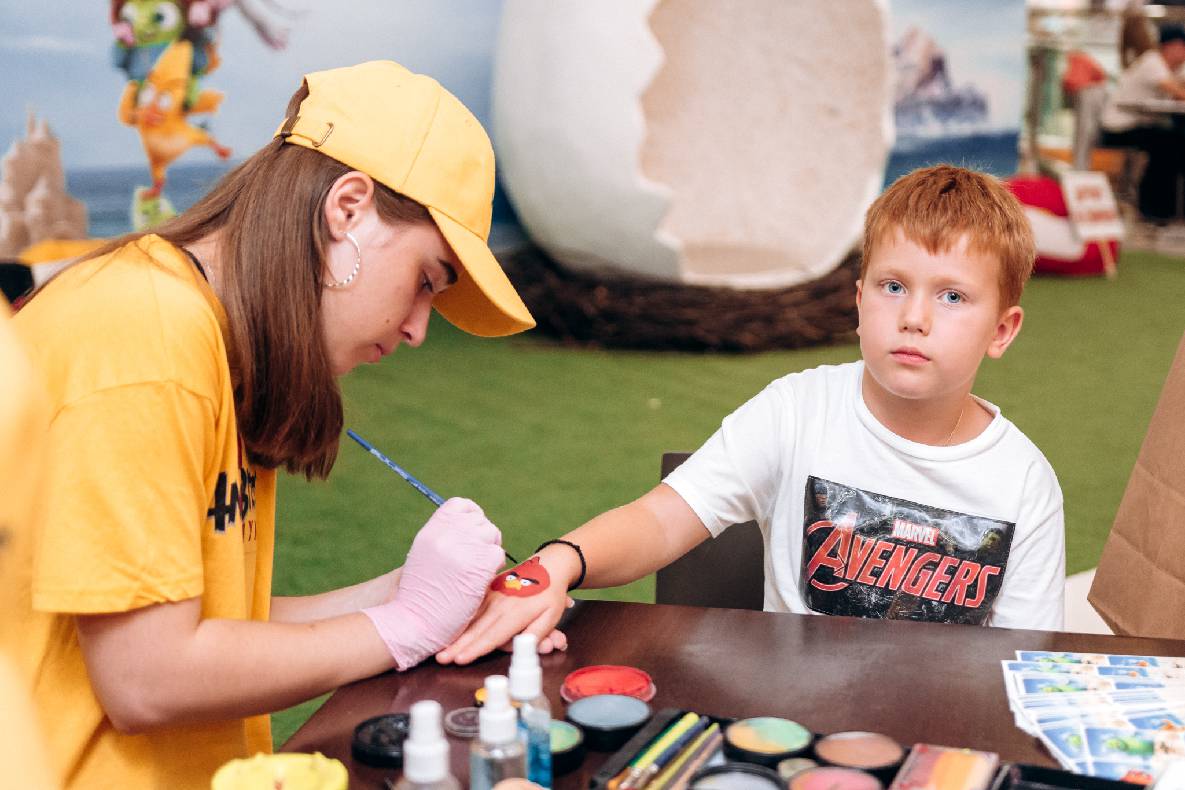 Sonia Plakdyuk&#039;s autograph session — Angry Birds 2 image-12