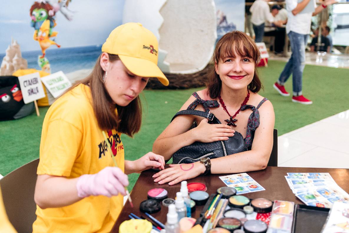 Sonia Plakdyuk&#039;s autograph session — Angry Birds 2 image-17