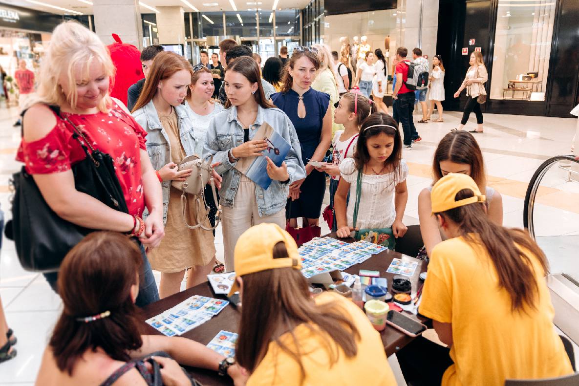 Sonia Plakdyuk&#039;s autograph session — Angry Birds 2 image-16
