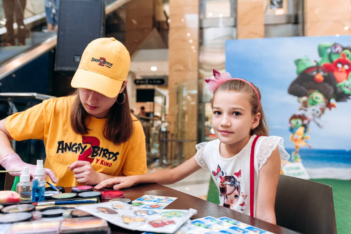 Sonia Plakdyuk&#039;s autograph session — Angry Birds 2 image-25