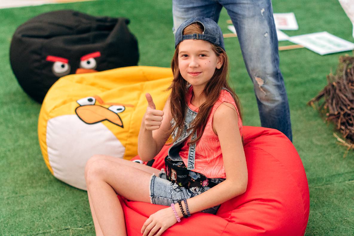 Sonia Plakdyuk&#039;s autograph session — Angry Birds 2 image-33
