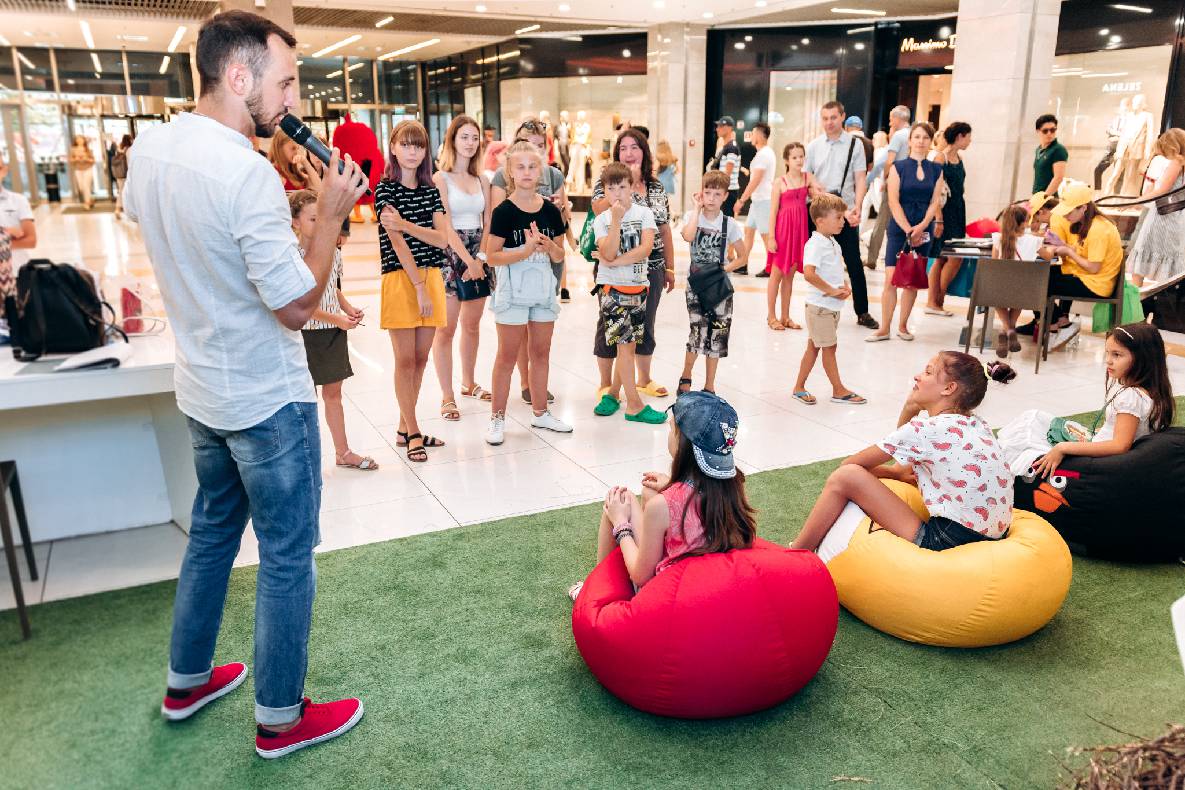Sonia Plakdyuk&#039;s autograph session — Angry Birds 2 image-36